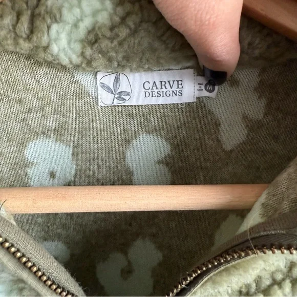 Carve Designs Wesport Jacquard Tunic Quarter Zip Jacket Medium in Olive Leopard - Picture 4 of 6